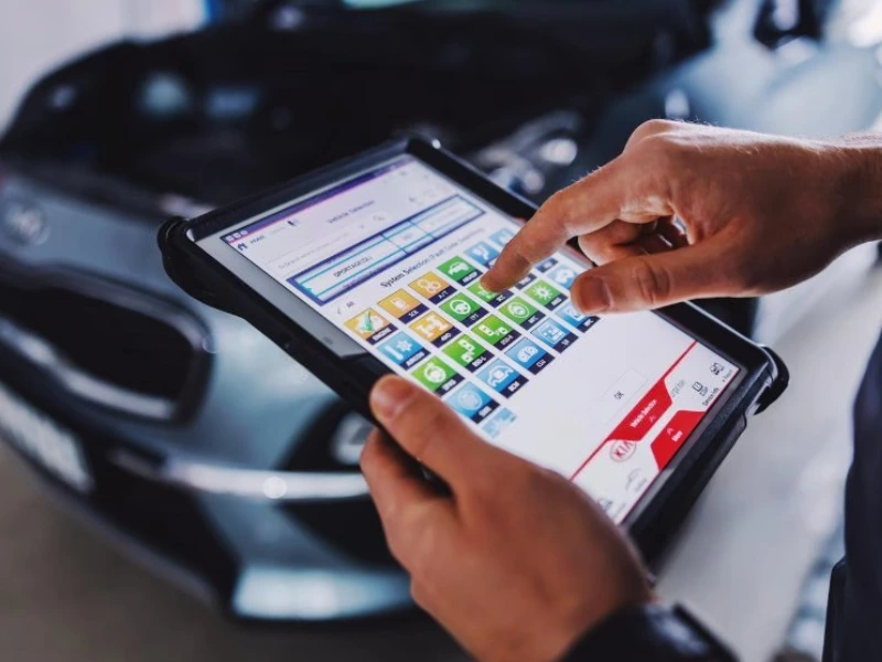 Automotive industry warehouse inventory management with RTLS Digital Twin LocaXion